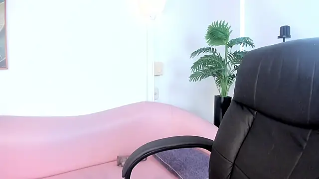 Snapshot of yasmin_elite chatting on October 10, 12:10 pm yasmin elite online show from October 10, 12:10 pm