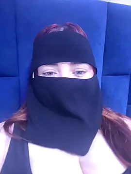 Snapshot of _Douna_-_ chatting on October 9, 10:25 pm Douna - online show from October 9, 10:25 pm