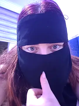 Snapshot of _Douna_-_ chatting on October 5, 6:35 pm Douna - online show from October 5, 6:35 pm