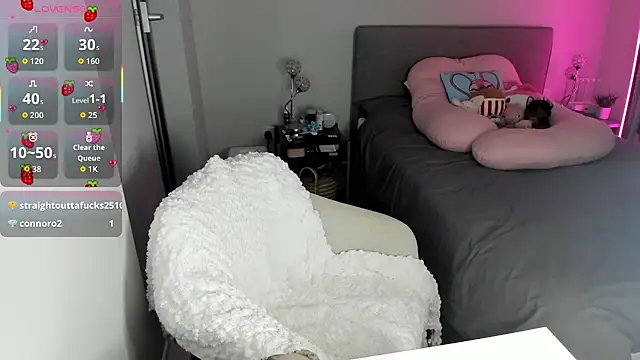 jjulietterose online show from September 19, 7:35 pm