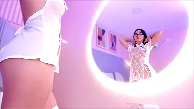 Snapshot of Little_vel chatting on September 21, 7:12 pm Little vel online show from September 21, 7:12 pm