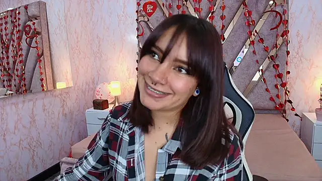 NahomyPeach online show from September 11, 4:13 am