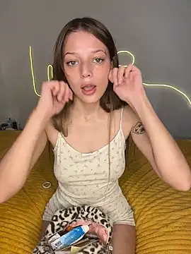 MarcysEva online show from September 26, 11:30 am