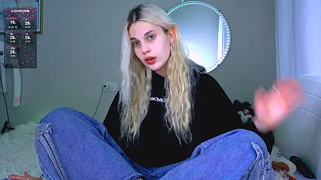 Snapshot of carmen_crybaby chatting on November 1, 10:03 pm carmen crybaby online show from November 1, 10:03 pm