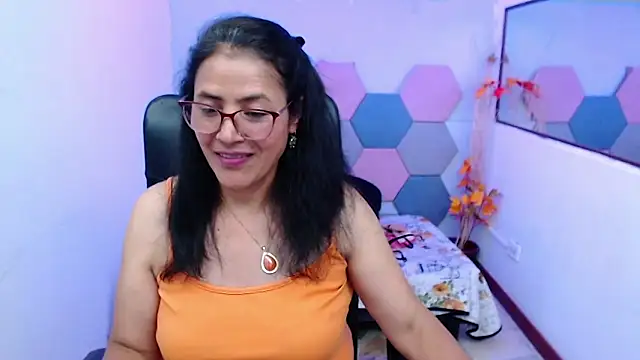 Snapshot of AmandaPeet chatting on September 23, 8:40 pm AmandaPeet online show from September 23, 8:40 pm