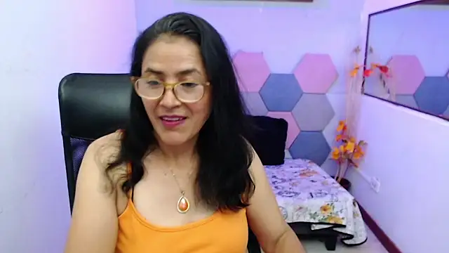 Snapshot of AmandaPeet chatting on September 20, 8:18 pm AmandaPeet online show from September 20, 8:18 pm