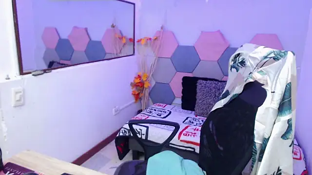 Snapshot of AmandaPeet chatting on October 10, 8:47 pm AmandaPeet online show from October 10, 8:47 pm