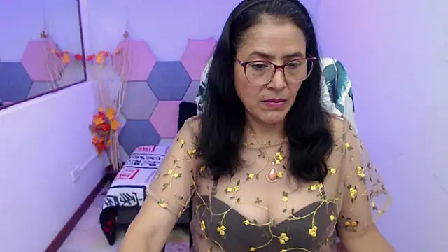 Snapshot of AmandaPeet chatting on October 8, 8:35 pm AmandaPeet online show from October 8, 8:35 pm