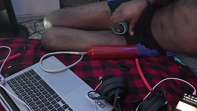 Triggerhappycj100 online show from March 25, 10:45 pm