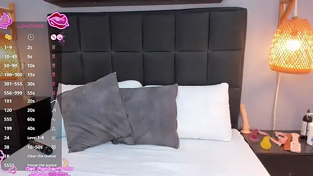 Snapshot of natalie_esmith chatting on October 27, 12:01 pm natalie esmith online show from October 27, 12:01 pm