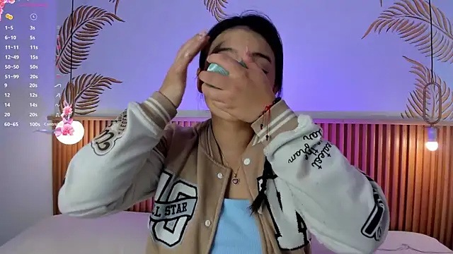 Snapshot of Valleriie_ chatting on October 12, 2:08 pm Valleriie online show from October 12, 2:08 pm