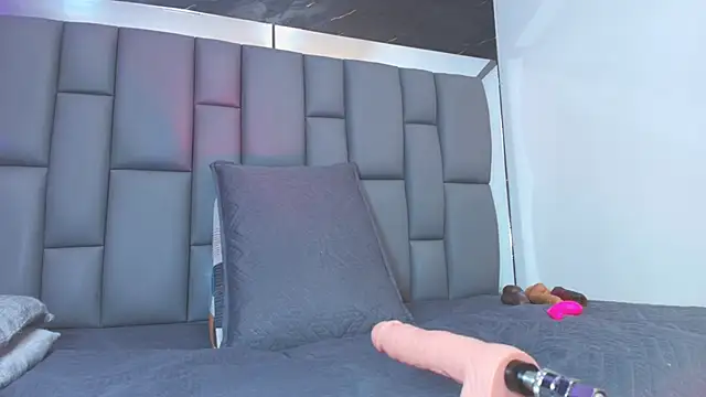 Snapshot of Roxana_gomez chatting on October 2, 3:33 am Roxana gomez online show from October 2, 3:33 am