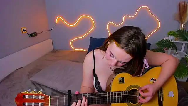 kitty rinnaa online show from October 13, 1:30 am