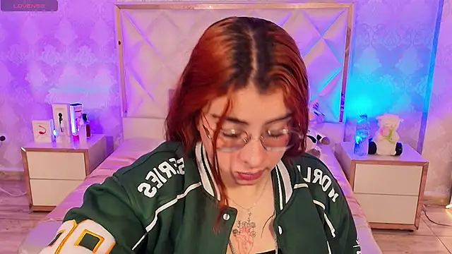 Naomy tay1 online show from November 18, 4:02 am