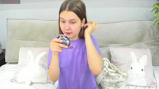 Elle Ellise online show from October 3, 7:24 am