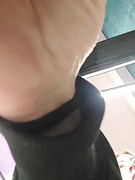 Reina Cummings online show from February 9, 6:37 am