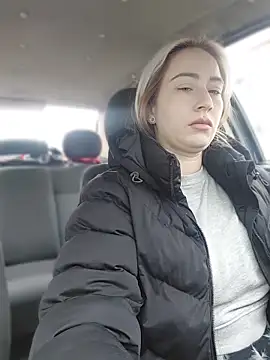 Reina Cummings online show from March 19, 6:18 am