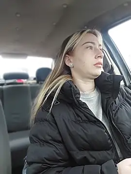 Reina Cummings online show from April 4, 6:34 am