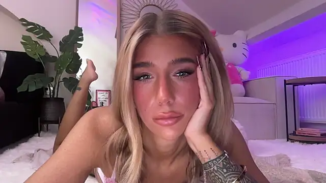 KENNIEXROSE online show from March 6, 11:22 pm