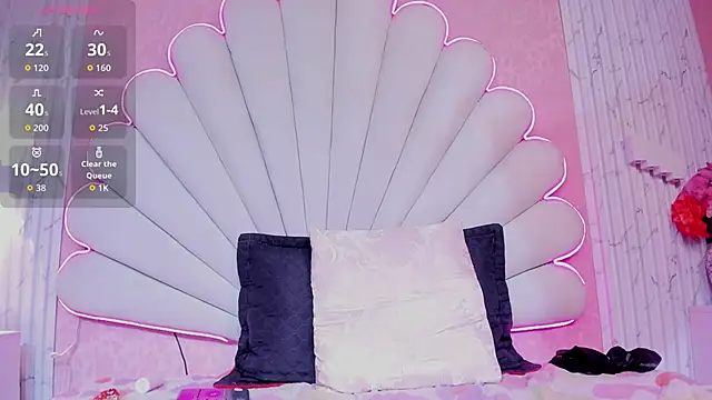 Snapshot of MisRoos chatting on October 31, 4:33 pm MisRoos online show from October 31, 4:33 pm