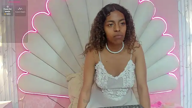 Snapshot of MisRoos chatting on October 6, 8:24 pm MisRoos online show from October 6, 8:24 pm