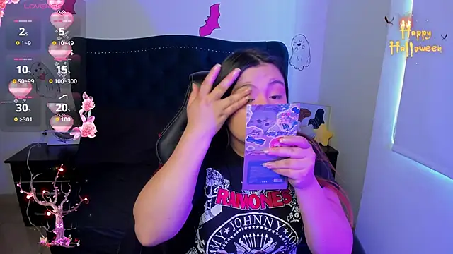 LucyPetit online show from November 3, 2:21 pm