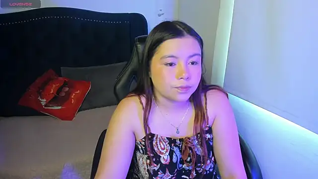 LucyPetit online show from November 22, 1:25 pm