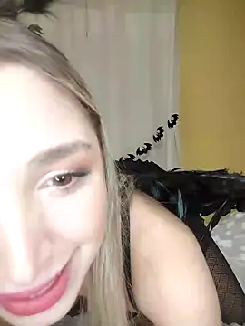 Snapshot of mikateen chatting on October 31, 9:41 pm mikateen online show from October 31, 9:41 pm