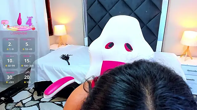 Snapshot of kittyy_babee chatting on October 3, 11:48 am kittyy babee online show from October 3, 11:48 am