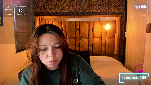 Snapshot of Isa_Thompson__ chatting on October 21, 11:47 am Isa Thompson online show from October 21, 11:47 am