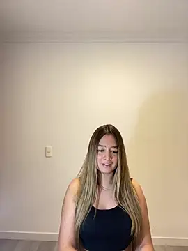 Snapshot of Zara_Ross chatting on October 19, 4:36 am Zara Ross online show from October 19, 4:36 am