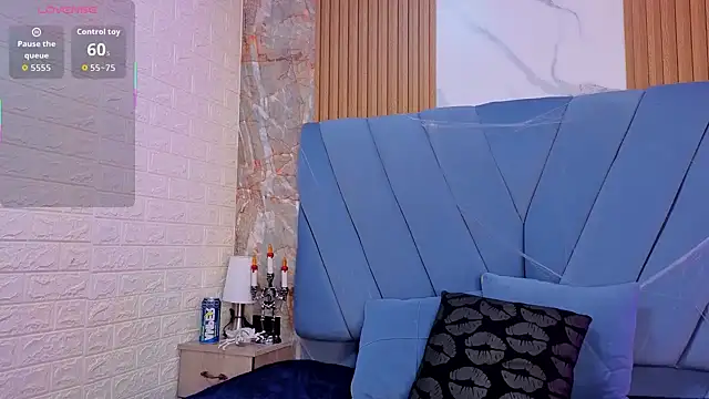 Snapshot of angel__red_ chatting on October 26, 3:13 am angel red online show from October 26, 3:13 am