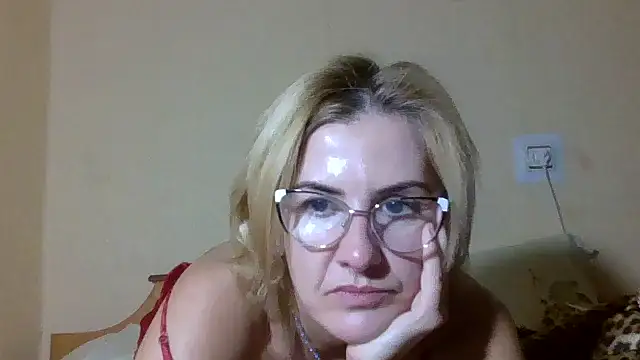 Snapshot of TianaQLove chatting on October 17, 8:23 pm TianaQLove online show from October 17, 8:23 pm