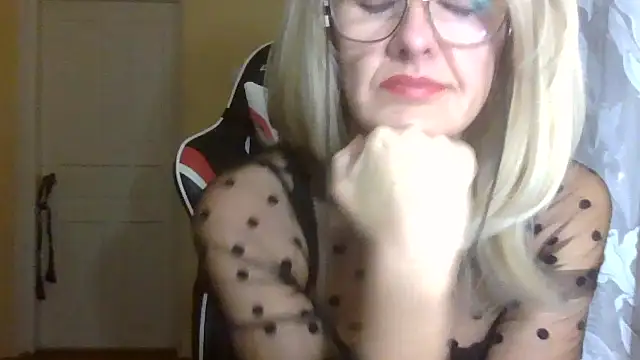 Snapshot of TianaQLove chatting on October 28, 5:41 pm TianaQLove online show from October 28, 5:41 pm