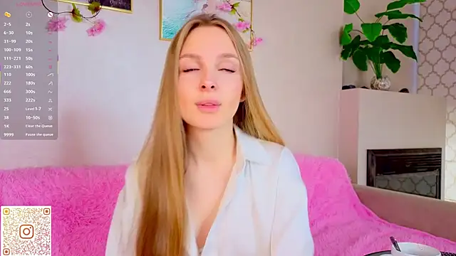 Snapshot of CindyGreen chatting on October 5, 7:13 am CindyGreen online show from October 5, 7:13 am