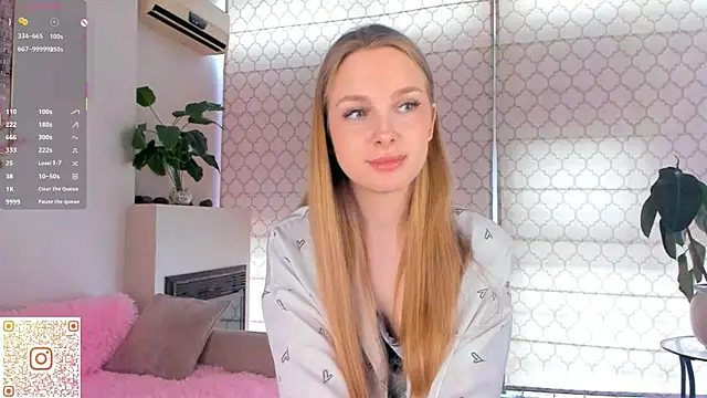 Snapshot of CindyGreen chatting on October 9, 6:39 am CindyGreen online show from October 9, 6:39 am