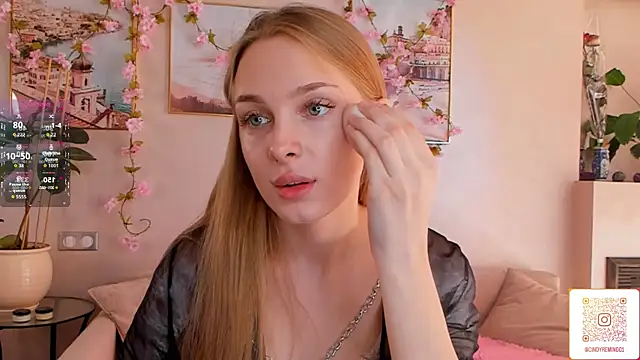 Snapshot of CindyGreen chatting on October 23, 6:41 am CindyGreen online show from October 23, 6:41 am