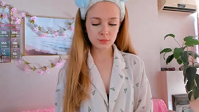 Snapshot of CindyGreen chatting on September 24, 6:23 am CindyGreen online show from September 24, 6:23 am