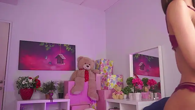 ZariaVera online show from October 5, 6:35 pm