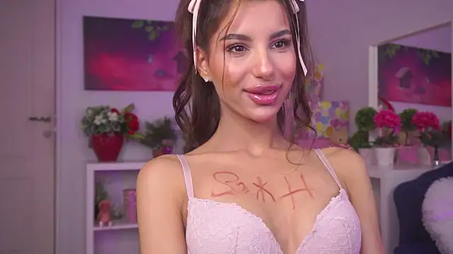 ZariaVera online show from October 9, 7:40 pm