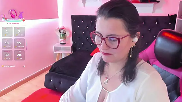 Snapshot of D_Martii chatting on October 4, 1:39 pm D Martii online show from October 4, 1:39 pm