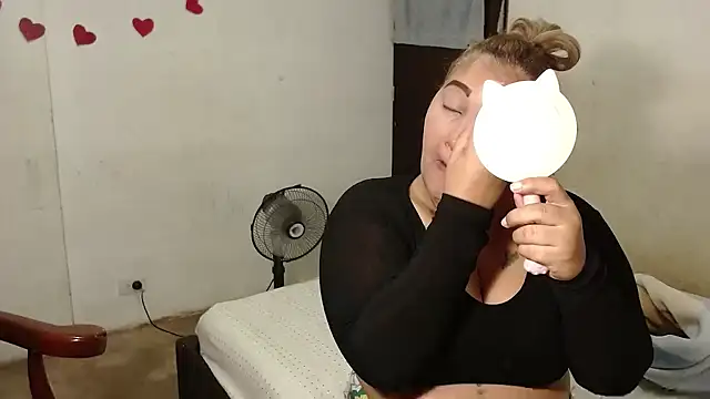 laleska montenegro online show from April 2, 8:12 am