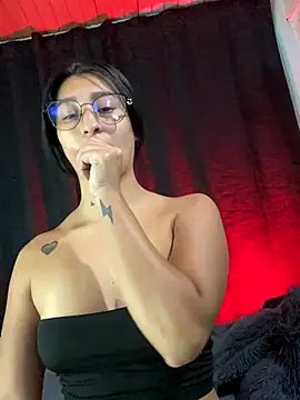 Snapshot of EVAH_LEE_ chatting on October 24, 3:46 am EVAH LEE online show from October 24, 3:46 am