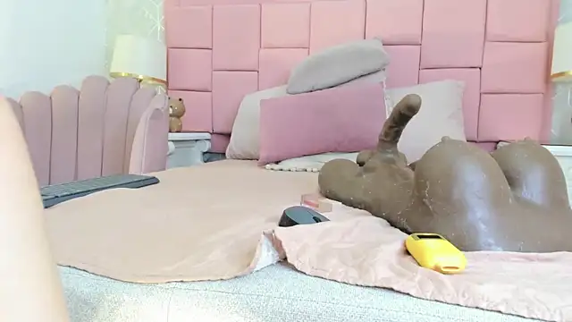 Snapshot of valery_fox___ chatting on October 15, 11:57 am valery fox    online show from October 15, 11:57 am