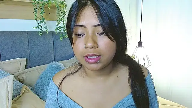 Snapshot of LilyCutee_ chatting on October 4, 8:13 pm LilyCutee  online show from October 4, 8:13 pm