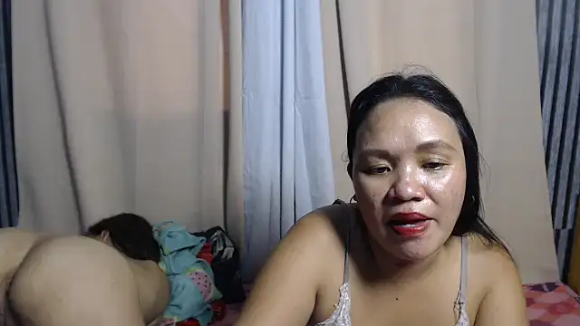 Snapshot of joanpetite chatting on October 2, 6:07 am joanpetite online show from October 2, 6:07 am