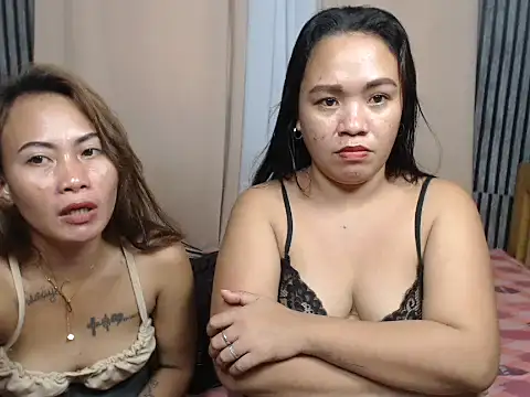 Snapshot of joanpetite chatting on October 27, 1:56 am joanpetite online show from October 27, 1:56 am