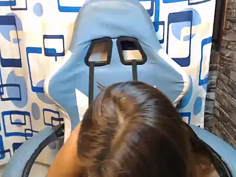 joanpetite online show from April 4, 6:01 am