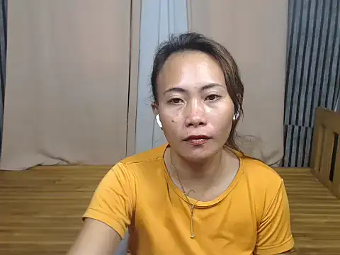 Snapshot of joanpetite chatting on October 30, 12:02 am joanpetite online show from October 30, 12:02 am