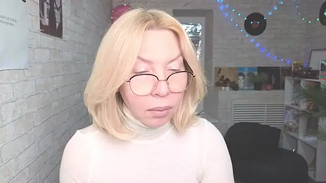 Snapshot of Wendy_Waves chatting on October 27, 11:17 am Wendy Waves online show from October 27, 11:17 am